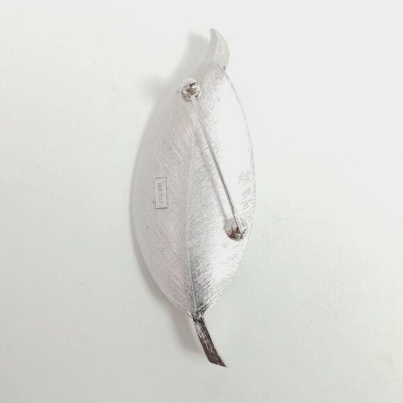 Vintage Crown Trifari Leaf Shape Brooch, Silver Tone Lapel PIn, Unisex Minimal - Picture 3 of 7